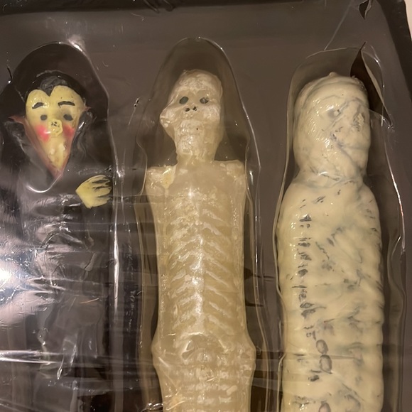 Halloween Vampire,Skeleton & Mummy Taper Candles in a Coffin Box - Picture 2 of 4